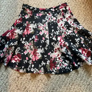 Abercrombie floral pleated mini skirt thumbnail 3