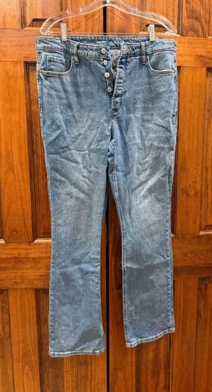 Old Navy Kicker Bootcut Jeans thumbnail 1