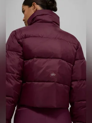 ALO Yoga NWT Gold Rush Puffer Jacket Burgundy with Zipper pockets Size S thumbnail 2
