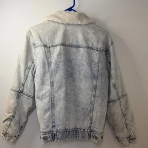 American Eagle Denim Jacket with Faux Fur Collar thumbnail 3