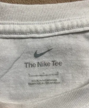 Nike “The Nike Tee” 100% Cotton T-Shirt with colorful psychedelic graphic Size L thumbnail 4