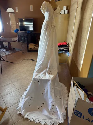 Merry Max Vintage Wedding Gown Size 10 White Pearl Beaded Lace Cathedral Train thumbnail 6