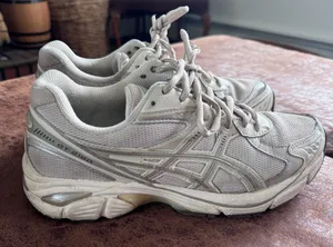 ASICS GT-2160 Oatmeal Silver Sneakers Men’s 6 Women’s 7.5 thumbnail 1