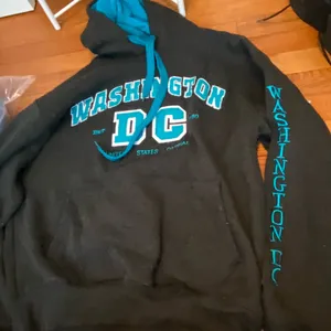 DC sweatshirt Size L thumbnail 1