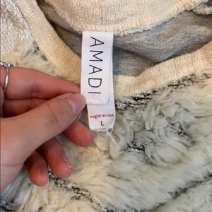 Anthropologie Amadi Texture-Stitched Calista Faux Fur Moroccan Sweatshirt Top thumbnail 6