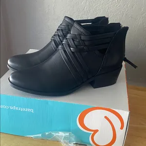 BareTraps black goldie Ankle boots Criss Cross Boho zip up size 7 NWT thumbnail 2