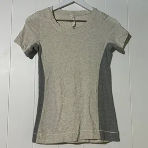 Lululemon Pima Cotton T Shirt Heather Grey Short Sleeve Athletic Size 2 thumbnail 2