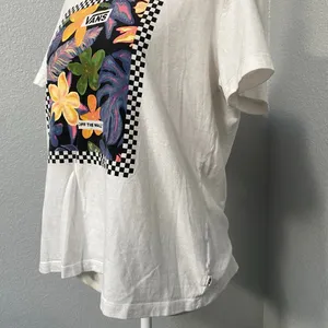 Vans White Tee Floral Leaf Checkered Graphic Print Short Sleeve Shirt thumbnail 3