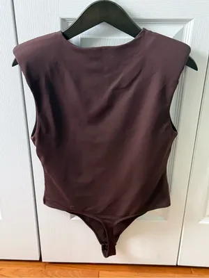 Aritzia Babaton Contour Shoulder Pad Bodysuit in Brown thumbnail 4