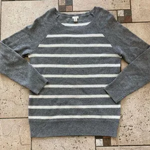Like New J. Crew Ladies Sweater size L thumbnail 1