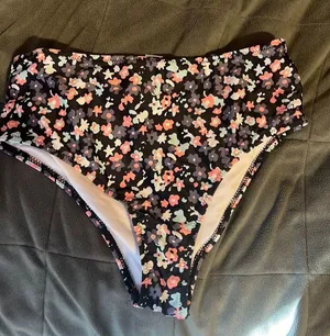 High Waisted Bikini Bottoms Size M thumbnail 1