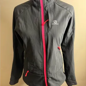 Salomon Women's Black Jacket with Pink Accents clima wind momentum jacket med thumbnail 2