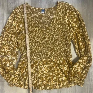NWT Old Navy Size M Smocked Long-Sleeve V-Neck Blouse for Women thumbnail 6