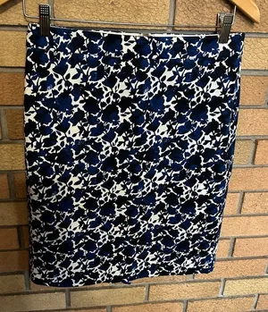 J. By J. Crew Pencil Mini Skirt Size 2 Blue & White Floral Design thumbnail 1