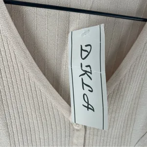 DKLA Beige Stretch Knit Ribbed Long Sleeve V-Neck‎ Button Front Cardigan Size M thumbnail 8