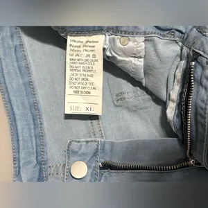Light Wash Distressed Wide Leg Jeans NWOT thumbnail 4