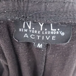 NYL New York Laundry Active Black Wide Leg Cropped Cargo Joggers Pants Size M thumbnail 2