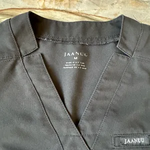 Jaanuu Scrub Top Women’s Black Medium thumbnail 3