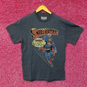 Superman Fist Up! Tshirt size medium thumbnail 1