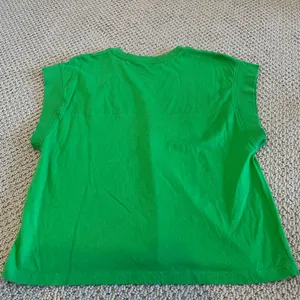 Zara Tee, Cuff Sleeves, Size Medium, Green, Brat, Christmas, Basic, Comfy thumbnail 2
