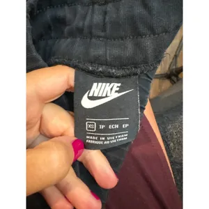 Nike black wide leg cropped sweatpants thumbnail 3