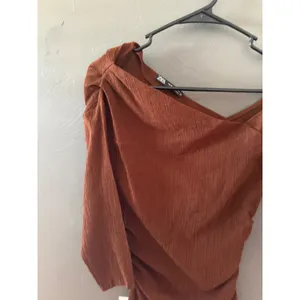 Zara Womens Brown‎ One Shoulder Ruched Textured Blouse Asymmetrical Top XS thumbnail 2