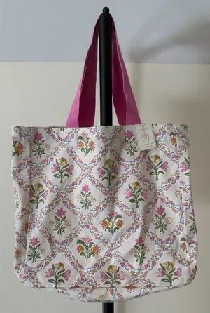 Floral nwt Canvas Tote Bag with Pink Handles thumbnail 1