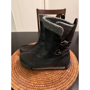 Teva Little Cloud Black Leather Wool liner Winter Boots Womens 7.5 Bungee Toggle thumbnail 2