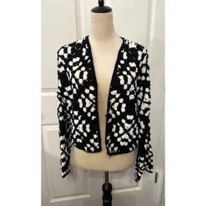 Elan Kylee Macrame Crochet Cropped Cardigan in Black/White, S thumbnail 4