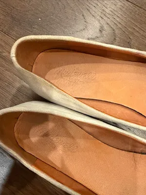 Madewell Round Pointed Toe Ballet Flats in Cream Size 8 thumbnail 2