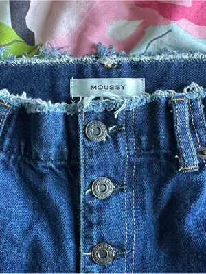MOUSSY Women's Blue Denim Shorts - Frayed Waist Button-Fly thumbnail 2