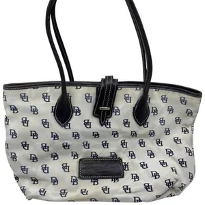 DOONEY & BOURKE White Medium Shoulder Bag thumbnail 1