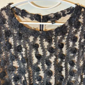 Ann Taylor Black Rosette‎ Floral Mesh Cap Sleeve Blouse Size Large thumbnail 2