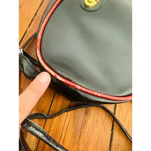 Vintage GUCCI Black Red 1980s Leather Oval Interlocking GG Logo Crossbody Purse thumbnail 13
