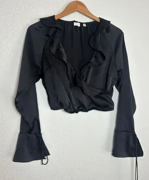 Wilfred Spartina Satin Blouse Black Ruffle Crop Top Date Night Pirate Aritzia thumbnail 1
