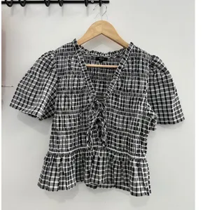 Rails Portia Ash Seersucker Gingham Smocked Tie Front Peplum Top Black White‎ M thumbnail 2