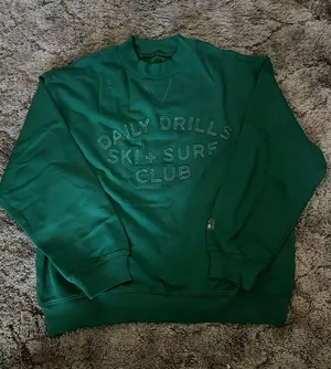 Daily Drills Oversized Vintage Ski + Surf Club Crew Sweatshirt Forest Green XS/S thumbnail 1