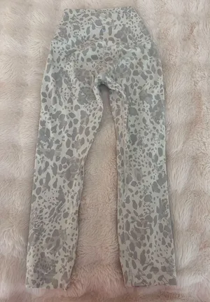 Lululemon Align 23” White Cheetah Print Leggings thumbnail 2