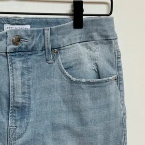 Good American Distressed Light Wash Cropped Jeans Size 12 / 31 thumbnail 8