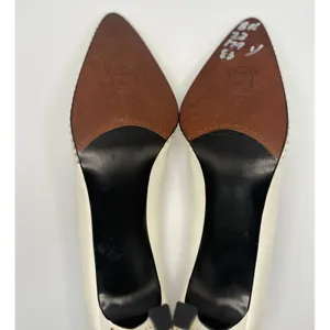 Stuart Weitzman Off White Leather Studded Pointed Toe Pumps Heels Size 7.5 thumbnail 9