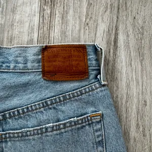 Levi's Taille Haute Line 501 High Waist Ripped Cutoff Denim Shorts Size 28 thumbnail 8