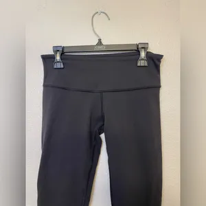 Lululemon Athletica‎ Women’s Black Train Leggings Size 4 thumbnail 3