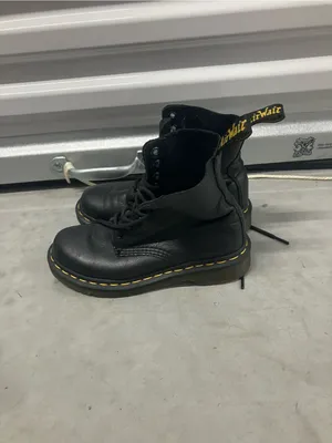 Dr. Martens Pascal Black Leather Lace-Up Boots thumbnail 3
