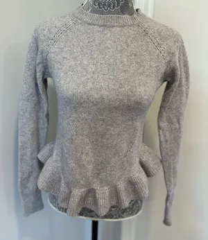 Ann Taylor Sz:M Wool Cashmere Gray Ruffle Hem Pullover Crew Neck Sweater. thumbnail 1