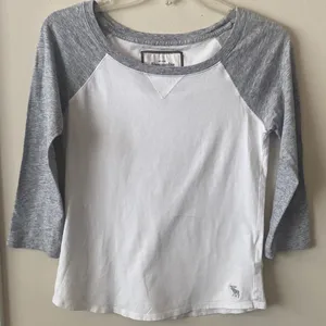 Abercrombie & Fitch 3/4” Sleeve Gray & White jersey tee size small vintage Y2K thumbnail 1
