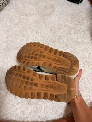 Reebok tennis shoes  thumbnail 6