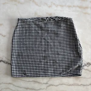 SHEIN Black White Houndstooth Skirt & Blazer Set Cropped Blazer Size: Large thumbnail 3