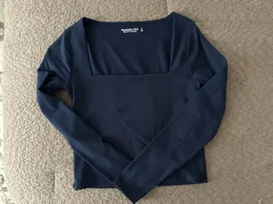 Abercrombie & Fitch Soft AF Crop Navy Long Sleeve thumbnail 4
