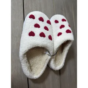 Cozy Red Heart Plush Slippers Size Women’s‎ 9 Faux Fur Sweetheart Sole Cozy Core thumbnail 2