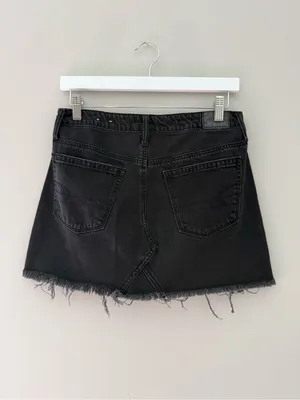 American Eagle Black Distressed Denim Raw Hem Mini Skirt Size 6 thumbnail 4
